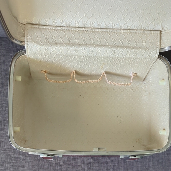 Vintage Burgundy Travel Case American Tourister With Working Lock - Picture 10 of 11